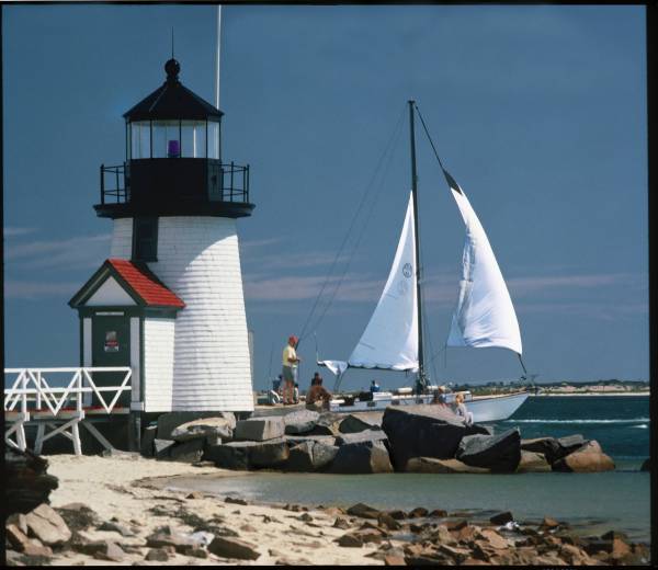 Sloop Rounding Brant Point