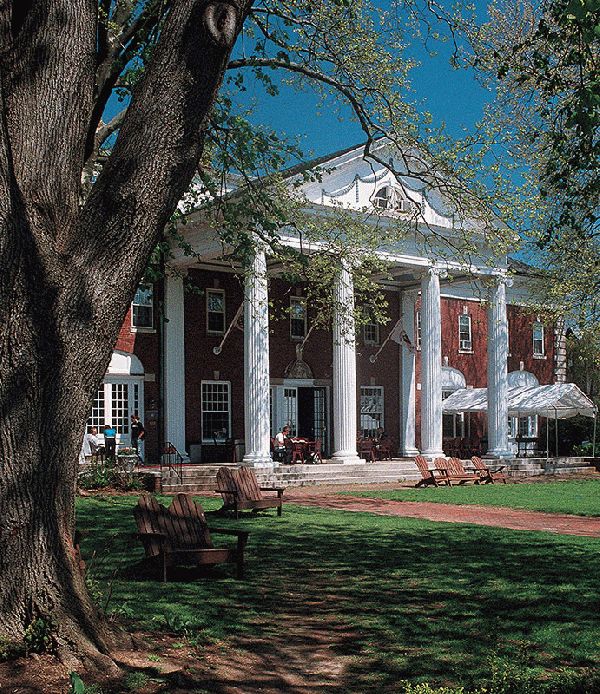 Colonial Club